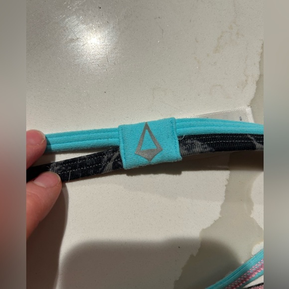 Lululemon (Ivivva Kids Lululemon) Yoga/Sports Headband (Fits youth to adult) - Picture 3 of 6